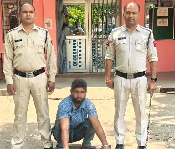 पुलिस ने चलाया ऑपरेशन क्लीन हंट, ट्रेलर डकैतीकांड का फरार आरोपी कोरबा से गिरफ्तार पुलिस ने चलाया ऑपरेशन क्लीन हंट, ट्रेलर डकैतीकांड का फरार आरोपी कोरबा से गिरफ्तार