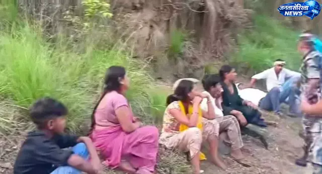 Nepal में प्रभूनाथ बाबा के दर्शन के लिए जा रही श्रद्धालुओं की कार ट्रक से टकराई, दो घायल Nepal में प्रभूनाथ बाबा के दर्शन के लिए जा रही श्रद्धालुओं की कार ट्रक से टकराई, दो घायल