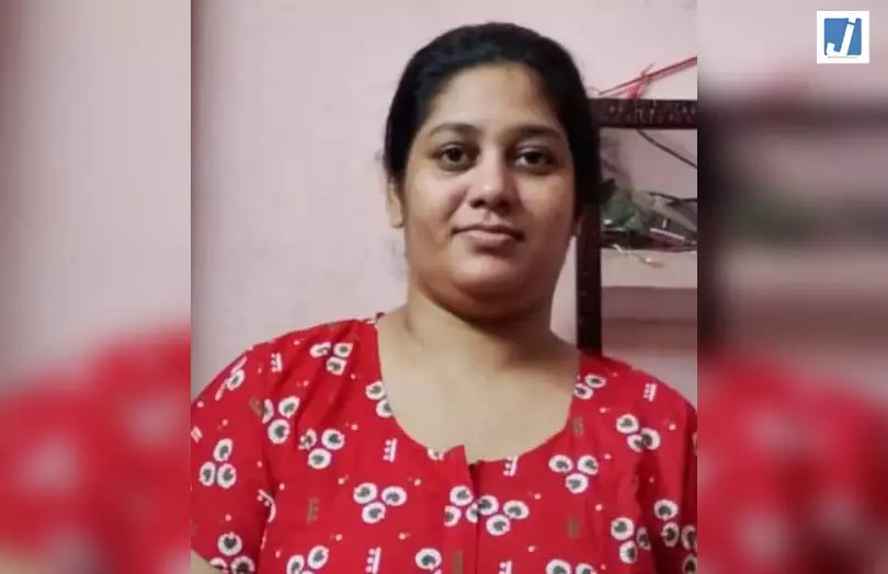 बाप रे! चार बच्चों के सामने ही पति ने रेत दिया पत्नी का गला, चीखते रह गए मासूम बाप रे! चार बच्चों के सामने ही पति ने रेत दिया पत्नी का गला, चीखते रह गए मासूम