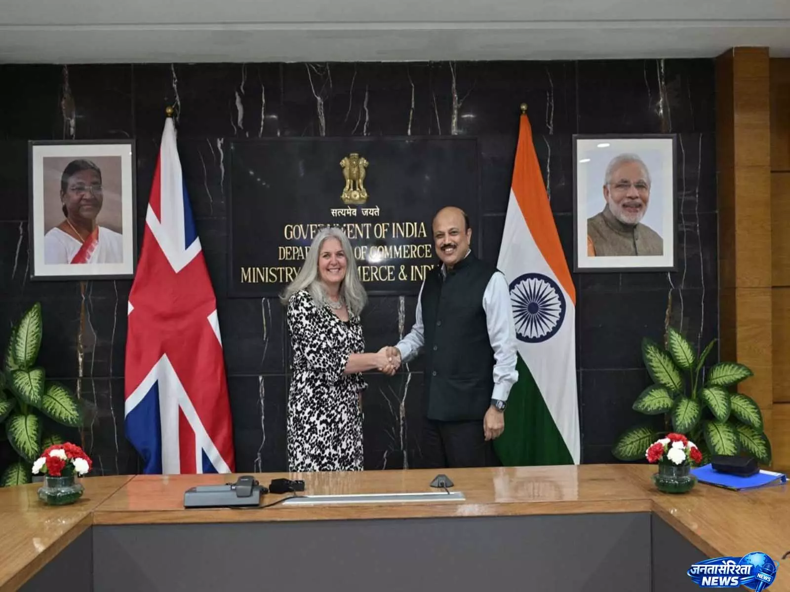 वाणिज्य सचिव ने यूके के स्थायी सचिव के साथ भारत-यूके CETA कार्यान्वयन पर बातचीत की वाणिज्य सचिव ने यूके के स्थायी सचिव के साथ भारत-यूके CETA कार्यान्वयन पर बातचीत की