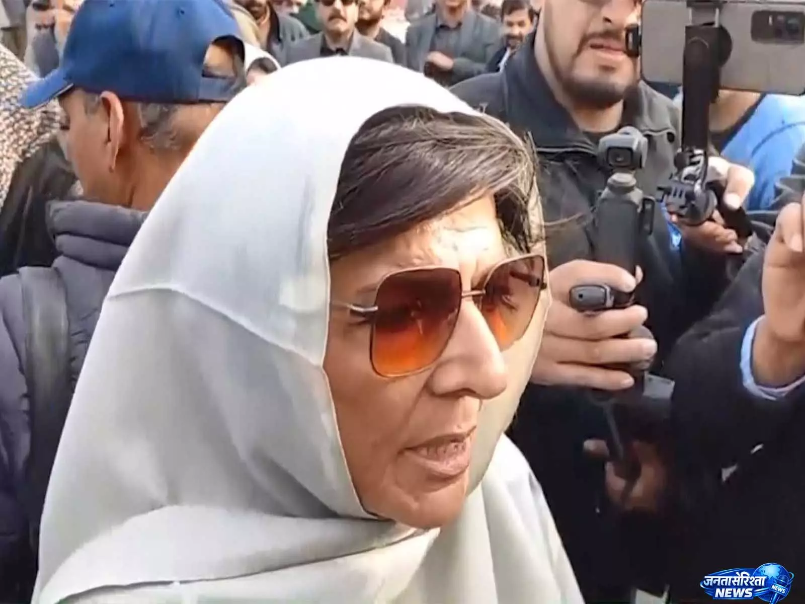 Imran Khan की बहन ने स्वतंत्र न्यायपालिका और स्वतंत्र चुनाव की मांग की, पाकिस्तानी अधिकारियों की आलोचना की Imran Khan की बहन ने स्वतंत्र न्यायपालिका और स्वतंत्र चुनाव की मांग की, पाकिस्तानी अधिकारियों की आलोचना की