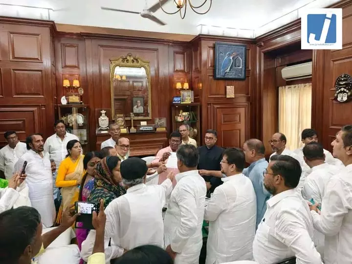 ममता बनर्जी को बड़ा झटका: ऋतब्रत बनर्जी को विपक्ष का नेता बनाया गया, भतीजे अभिषेक से जुड़ी सबसे बड़ी खबर ममता बनर्जी को बड़ा झटका: ऋतब्रत बनर्जी को विपक्ष का नेता बनाया गया, भतीजे अभिषेक से जुड़ी सबसे बड़ी खबर