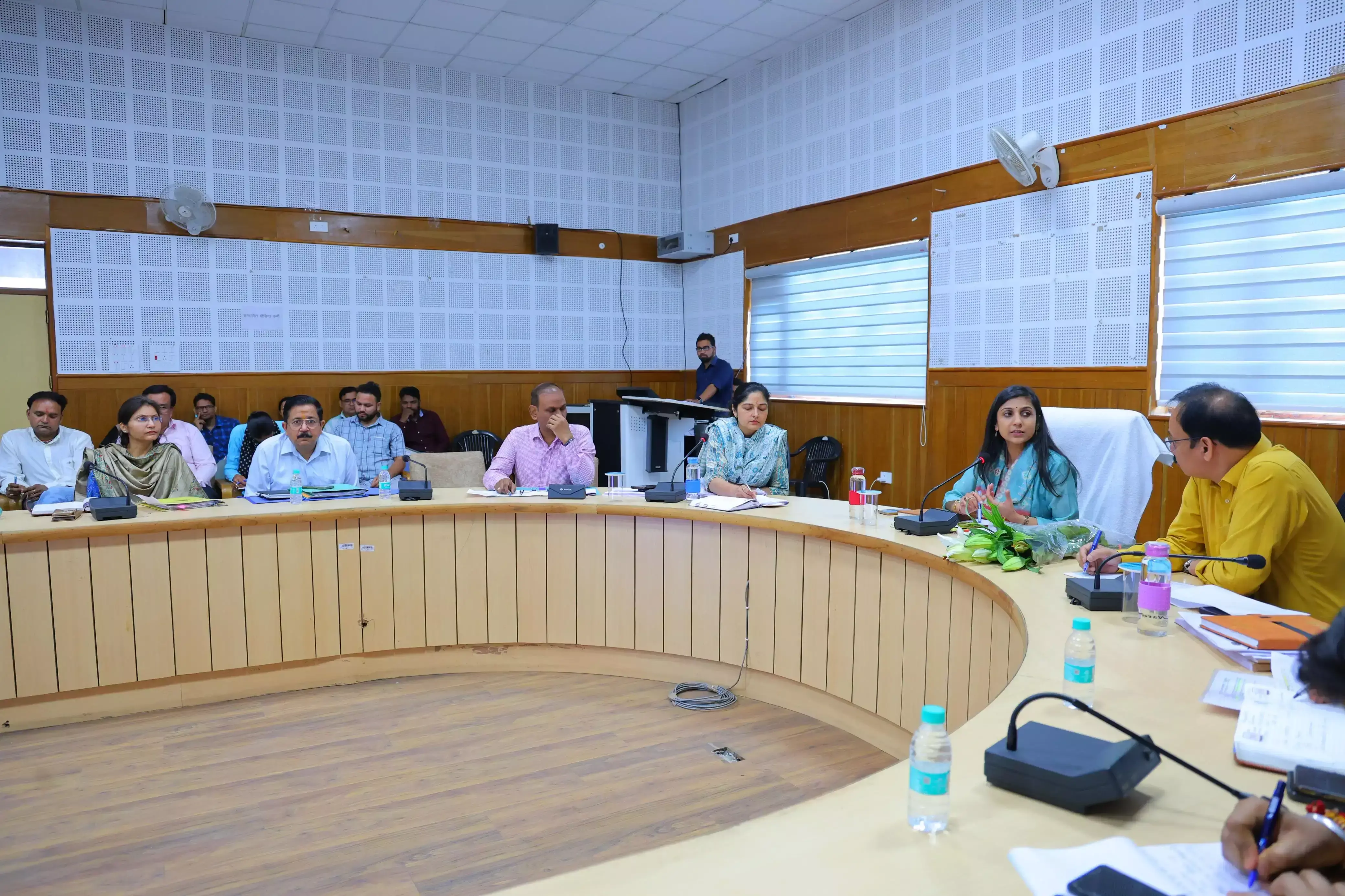 Pauri Garhwal: डीएम ने रोजगार सृजन के लिए नई योजना का खाका खींचा Pauri Garhwal: डीएम ने रोजगार सृजन के लिए नई योजना का खाका खींचा