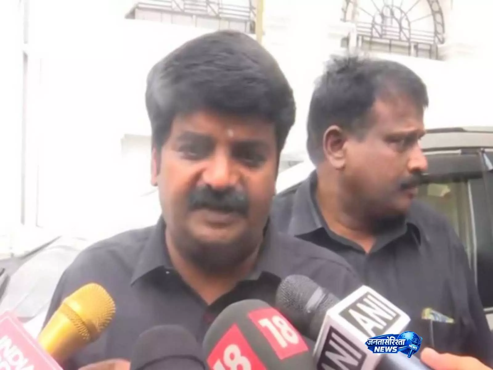 C. विजयबास्कर ने AIADMK छोड़ने की अफवाहें खारिज की, पर कुछ सवाल अधूरे छोड़ दिए C. विजयबास्कर ने AIADMK छोड़ने की अफवाहें खारिज की, पर कुछ सवाल अधूरे छोड़ दिए