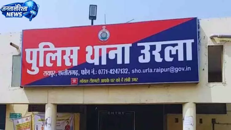 ट्रेलर की लापरवाही से पेट्रोल पंप का कैनोपी क्षतिग्रस्त, मैनेजर ने दर्ज कराई शिकायत ट्रेलर की लापरवाही से पेट्रोल पंप का कैनोपी क्षतिग्रस्त, मैनेजर ने दर्ज कराई शिकायत