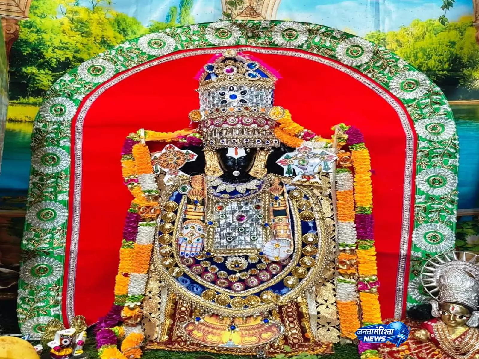 नौगांवा सांवरिया सेठ मंदिर में तिरुपति बालाजी के रूप में सजे ठाकुर जी, हुआ हवन और गो-सेवा नौगांवा सांवरिया सेठ मंदिर में तिरुपति बालाजी के रूप में सजे ठाकुर जी, हुआ हवन और गो-सेवा