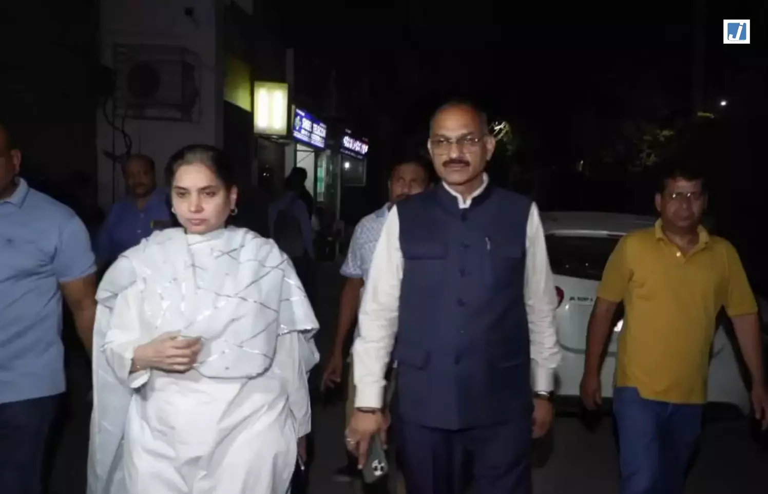 दिल्ली: BJP विधायक अनिल शर्मा ने मालवीय नगर अग्निकांड स्थल का किया दौरा दिल्ली: BJP विधायक अनिल शर्मा ने मालवीय नगर अग्निकांड स्थल का किया दौरा