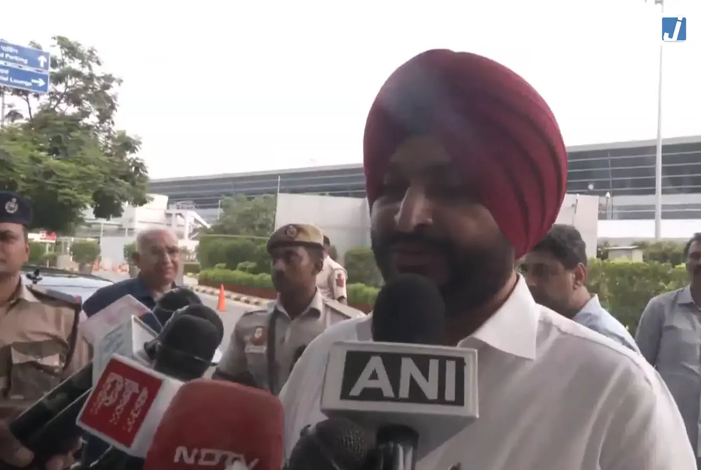 अग्निकांड पर केंद्रीय मंत्री रवनीत सिंह बिट्टू बोले- दोषियों को मिलेगी कड़ी सजा अग्निकांड पर केंद्रीय मंत्री रवनीत सिंह बिट्टू बोले- दोषियों को मिलेगी कड़ी सजा