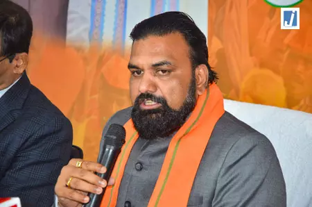 मधुबनी हादसे पर सीएम सम्राट चौधरी ने जताया दुख, मृतकों के परिजनों को आर्थिक सहायता की घोषणा मधुबनी हादसे पर सीएम सम्राट चौधरी ने जताया दुख, मृतकों के परिजनों को आर्थिक सहायता की घोषणा
