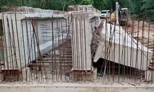 Arunachal: ग्रामीणों ने घटिया सड़क और पुल के काम को लेकर डीसी से शिकायत की