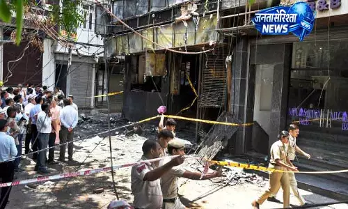 Delhi आग मामले में राजनीतिक आरोप-प्रत्यारोप