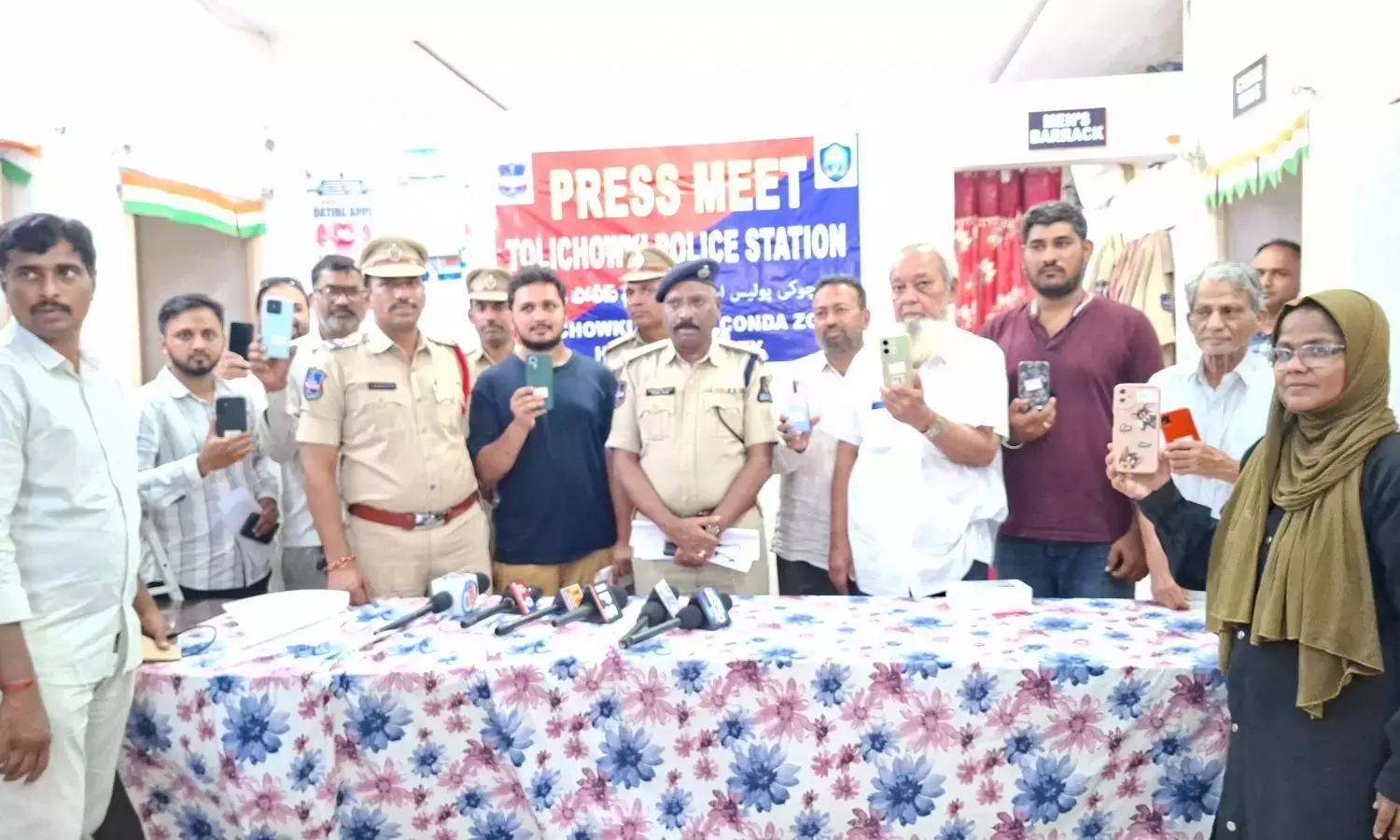 पुलिस ने CEIR का इस्तेमाल करके 26 खोए हुए मोबाइल बरामद किए
