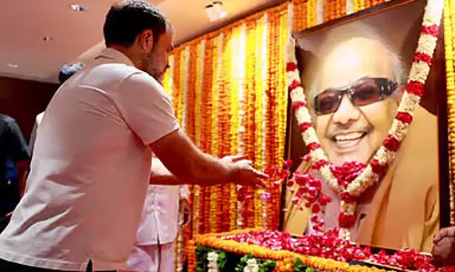 Rahul Gandhi ने करुणानिधि को दी श्रद्धांजलि