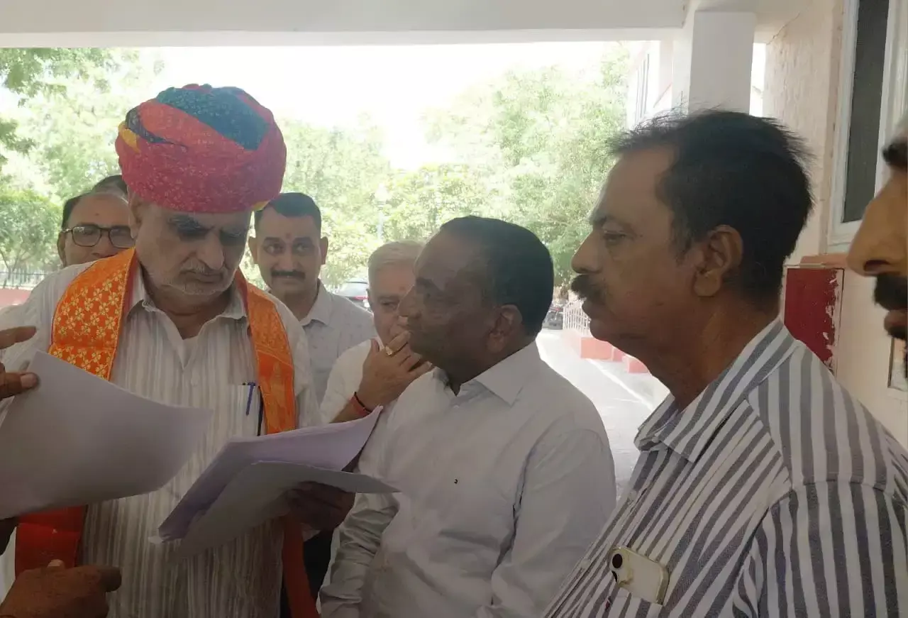 बीकानेर: क्षेत्रीय विकास को लेकर झाबर सिंह खर्रा से मिले प्रतिनिधि