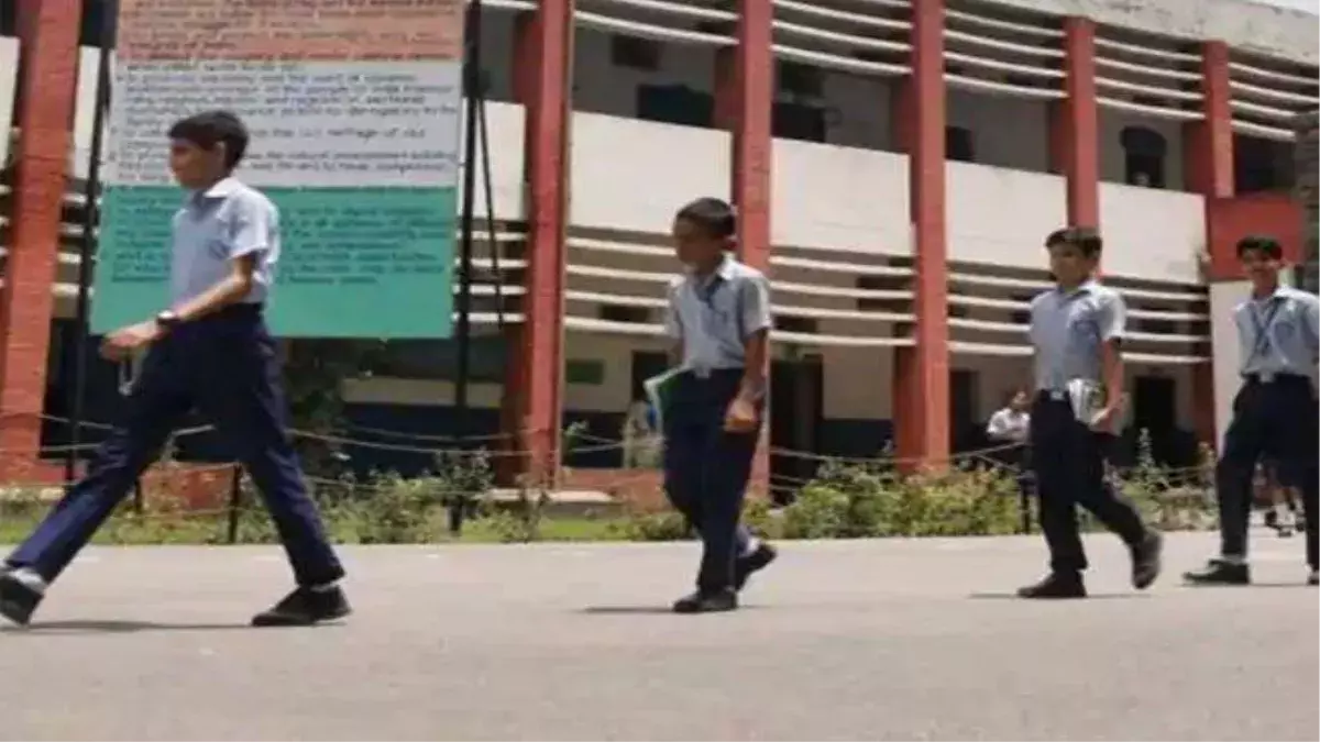 Chandigarh: गर्मी की छुट्टियों में स्कूलों का होगा सौंदर्यीकरण और मरम्मत कार्य