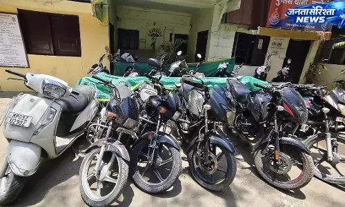 Tukoganj : नाबालिग सहित चोरी की गाड़ियों का नेटवर्क पकड़ा, छह वाहन बरामद