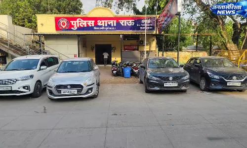 Rau : धोखाधड़ी गैंग पकड़ा, 40 लाख की चार गाड़ियां बरामद