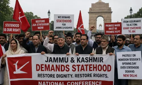 Srinagar: राज्य दर्जे की मांग पर नेशनल कॉन्फ्रेंस का दिल्ली में प्रदर्शन