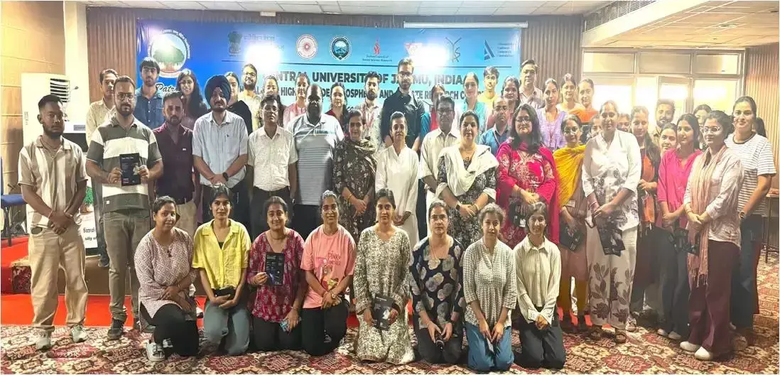 Jammu: ‘योग फॉर मेंटल वेलबीइंग’ में प्रतिभागियों ने सीखा योग और मेडिटेशन