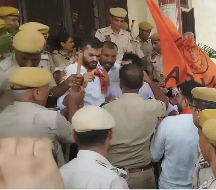 Jaipur: राजस्थान यूनिवर्सिटी में एबीवीपी का प्रदर्शन, छात्रसंघ चुनाव बहाली की मांग तेज