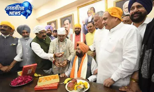 Chandigarh ढिल्लों की ताजपोशी, AAP सांसदों की गैरहाज़िरी चर्चा में