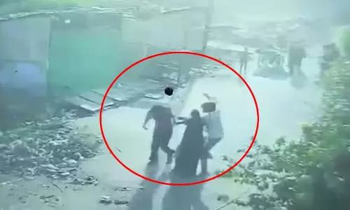 बीच सड़क पर EX गर्लफ्रेंड पर चाकू से वार, बहन को भी बनाया निशाना