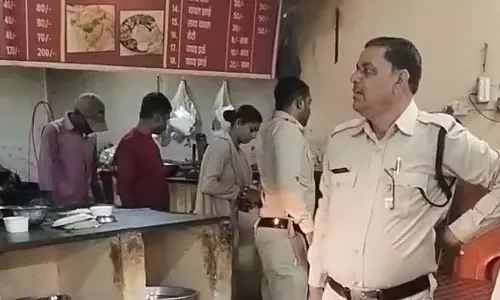 कई बोतल शराब मिला बिरयानी सेंटर में, आबकारी विभाग ने मारी रेड