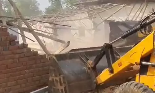 बुलडोजर चलाकर वन भूमि को अतिक्रमण मुक्त कराया गया