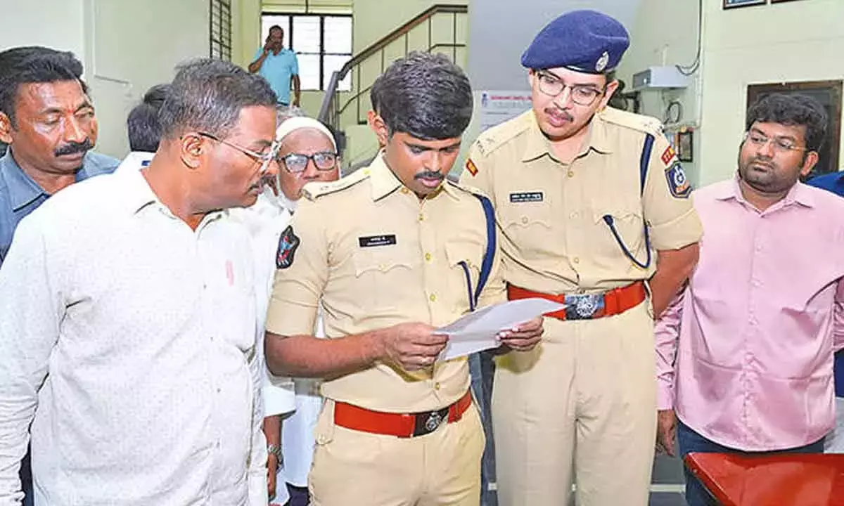 Andhra: पुलिस ने शिकायतों को प्रिंटेड पिटीशन में बदलने के लिए AI प्रजावाणी लॉन्च किया