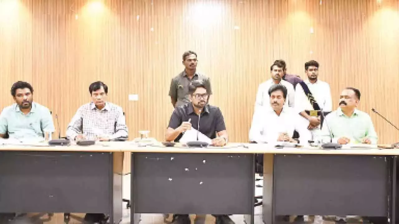 Telangana: मानसून के दौरान नकली बीजों से सावधान रहें: डीसी ने अधिकारियों से कहा