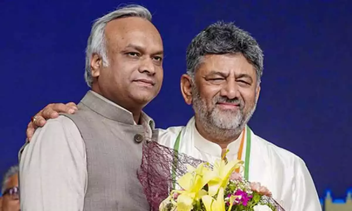 Karnataka के मंत्री प्रियांक खड़गे का कहना है कि विभागों को शाम तक अंतिम रूप दिए जाने की संभावना है