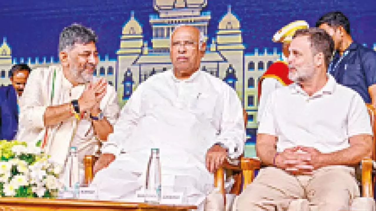 Karnataka में हाईकमान का मास्टरस्ट्रोक: संकट से बचकर, बेस को सुरक्षित करना