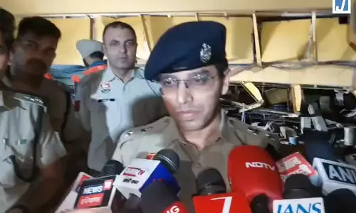 निर्माण स्थल पर बड़ा हादसा, क्रेन गिरने से 3 की मौत, 1 घायल