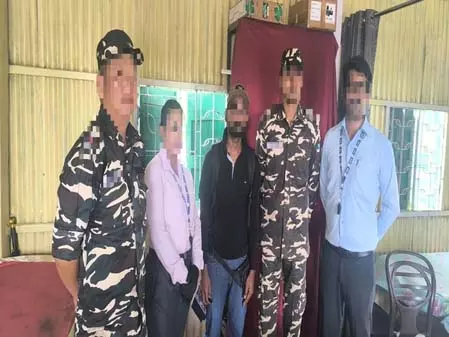 नेपाल से भारत में घुसते समय एक्सपायर्ड वीजा के साथ बांग्लादेशी नागरिक गिरफ्तार नेपाल से भारत में घुसते समय एक्सपायर्ड वीजा के साथ बांग्लादेशी नागरिक गिरफ्तार