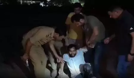 गाजियाबाद: मार्निंग वॉक करने वालों से स्नेचिंग करने वाले तीन बदमाश गिरफ्तार, मुठभेड़ में दो घायल गाजियाबाद: मार्निंग वॉक करने वालों से स्नेचिंग करने वाले तीन बदमाश गिरफ्तार, मुठभेड़ में दो घायल