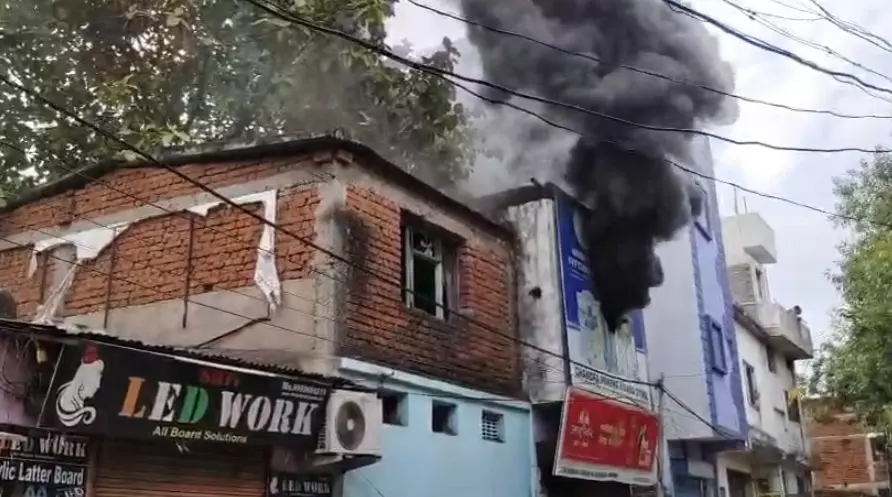 बढ़ईपारा के किराना दुकान में लगी आग, Video बढ़ईपारा के किराना दुकान में लगी आग, Video