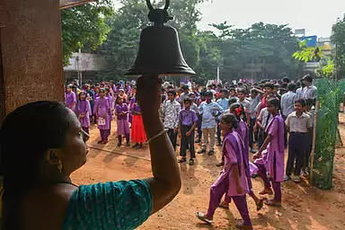 Tamil Nadu में गर्मी की छुट्टियों के बाद गुरुवार से स्कूल खुलेंगे Tamil Nadu में गर्मी की छुट्टियों के बाद गुरुवार से स्कूल खुलेंगे