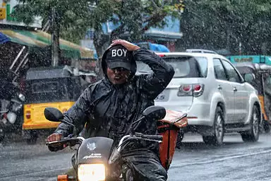 Tamil Nadu : 15 जिलों के लिए गुरुवार से भारी बारिश की येलो अलर्ट जारी Tamil Nadu : 15 जिलों के लिए गुरुवार से भारी बारिश की येलो अलर्ट जारी