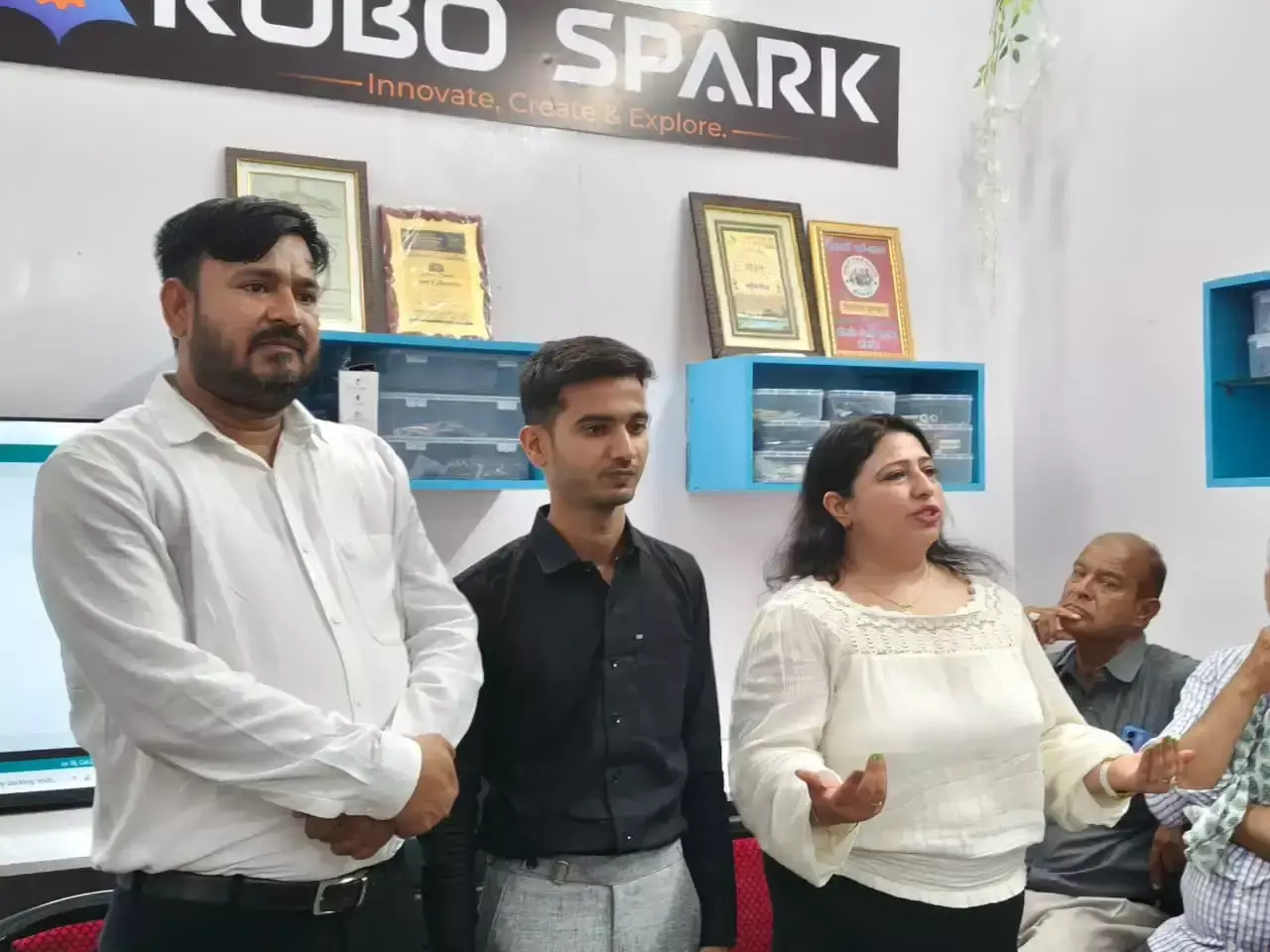 Bikaner: एआई और रोबोटिक्स की शिक्षा से बीकानेर के बच्चों को नई उड़ान Bikaner: एआई और रोबोटिक्स की शिक्षा से बीकानेर के बच्चों को नई उड़ान