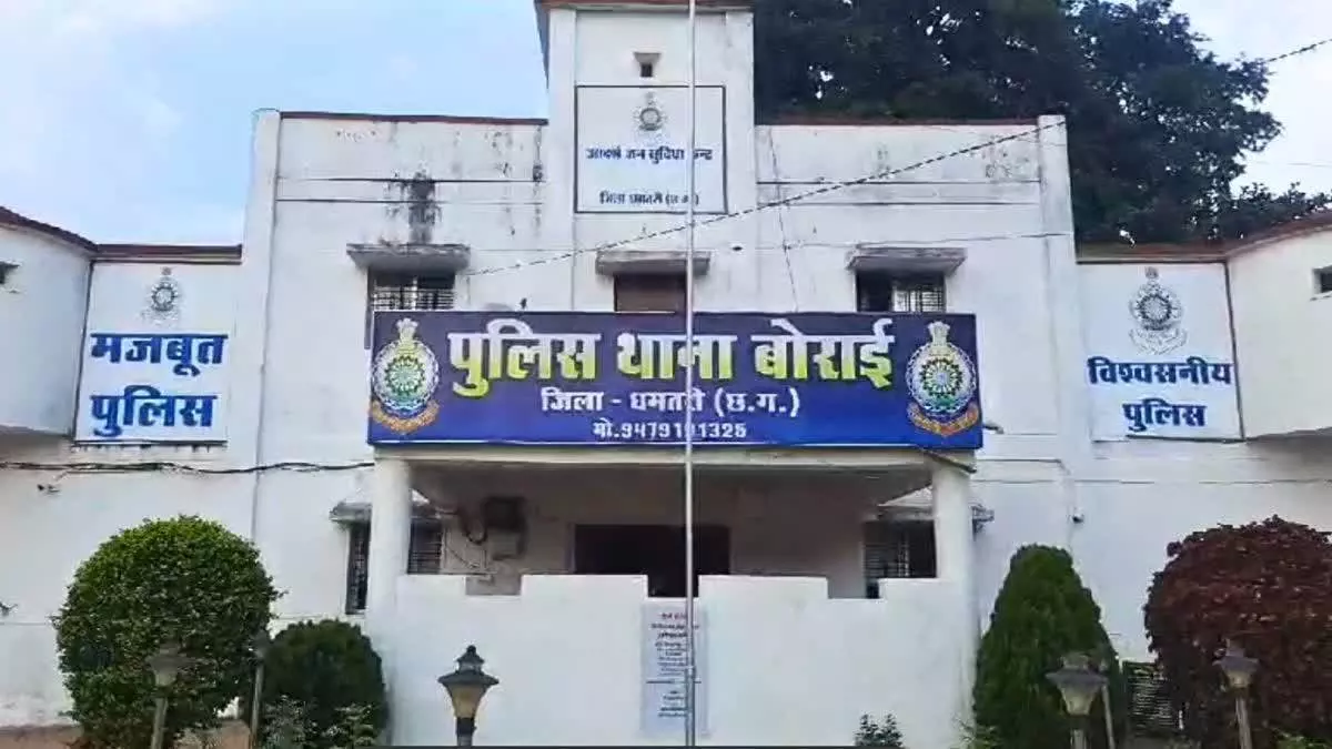 अचानक खेत में कब्र देखकर ग्रामीणों के उड़े होश, लापता महिला की गड़ी हुई थी लाश अचानक खेत में कब्र देखकर ग्रामीणों के उड़े होश, लापता महिला की गड़ी हुई थी लाश