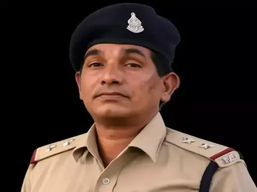 महिला तस्कर को छोड़ने सब इंस्पेक्टर ने मांगी रिश्वत, सस्पेंड महिला तस्कर को छोड़ने सब इंस्पेक्टर ने मांगी रिश्वत, सस्पेंड