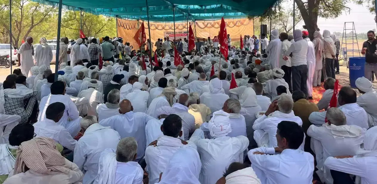 Sirsa: सिरसा महापंचायत में किसानों ने उठाई आवाज, सरकार को चेताया Sirsa: सिरसा महापंचायत में किसानों ने उठाई आवाज, सरकार को चेताया
