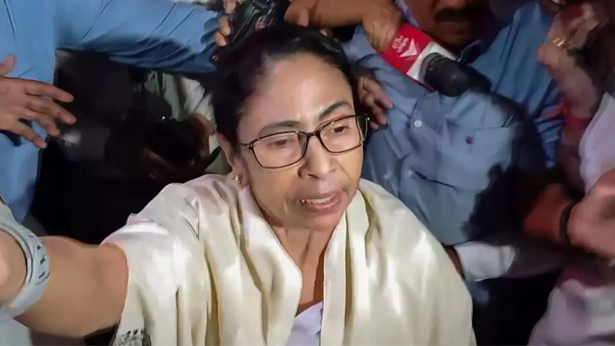 Kolkata: दिल्ली हादसे पर ममता बनर्जी की संवेदना, शोक संदेश जारी Kolkata: दिल्ली हादसे पर ममता बनर्जी की संवेदना, शोक संदेश जारी