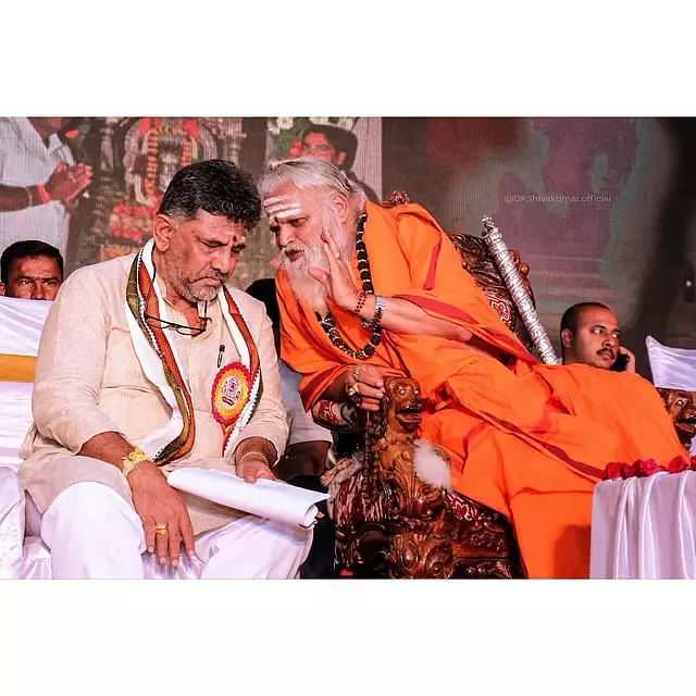 Karnataka : मुख्यमंत्री डी.के. शिवकुमार के लिए श्री कदासिद्धेश्वर मठ का आध्यात्मिक महत्व Karnataka : मुख्यमंत्री डी.के. शिवकुमार के लिए श्री कदासिद्धेश्वर मठ का आध्यात्मिक महत्व
