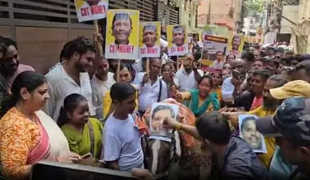 भ्रष्टाचार और जबरन वसूली के खिलाफ कोलकाता में भाजपा का प्रदर्शन, ईडी-सीबीआई जांच की मांग भ्रष्टाचार और जबरन वसूली के खिलाफ कोलकाता में भाजपा का प्रदर्शन, ईडी-सीबीआई जांच की मांग