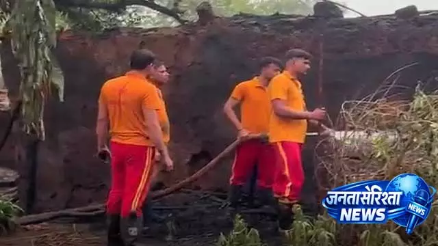 Kamakshyanagar में बिजली गिरने से छह कमरों का घर तबाह, लाखों का कीमती सामान नष्ट Kamakshyanagar में बिजली गिरने से छह कमरों का घर तबाह, लाखों का कीमती सामान नष्ट