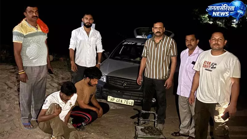 1 किलो चरस के साथ कार सवार दो युवक गिरफ्तार 1 किलो चरस के साथ कार सवार दो युवक गिरफ्तार