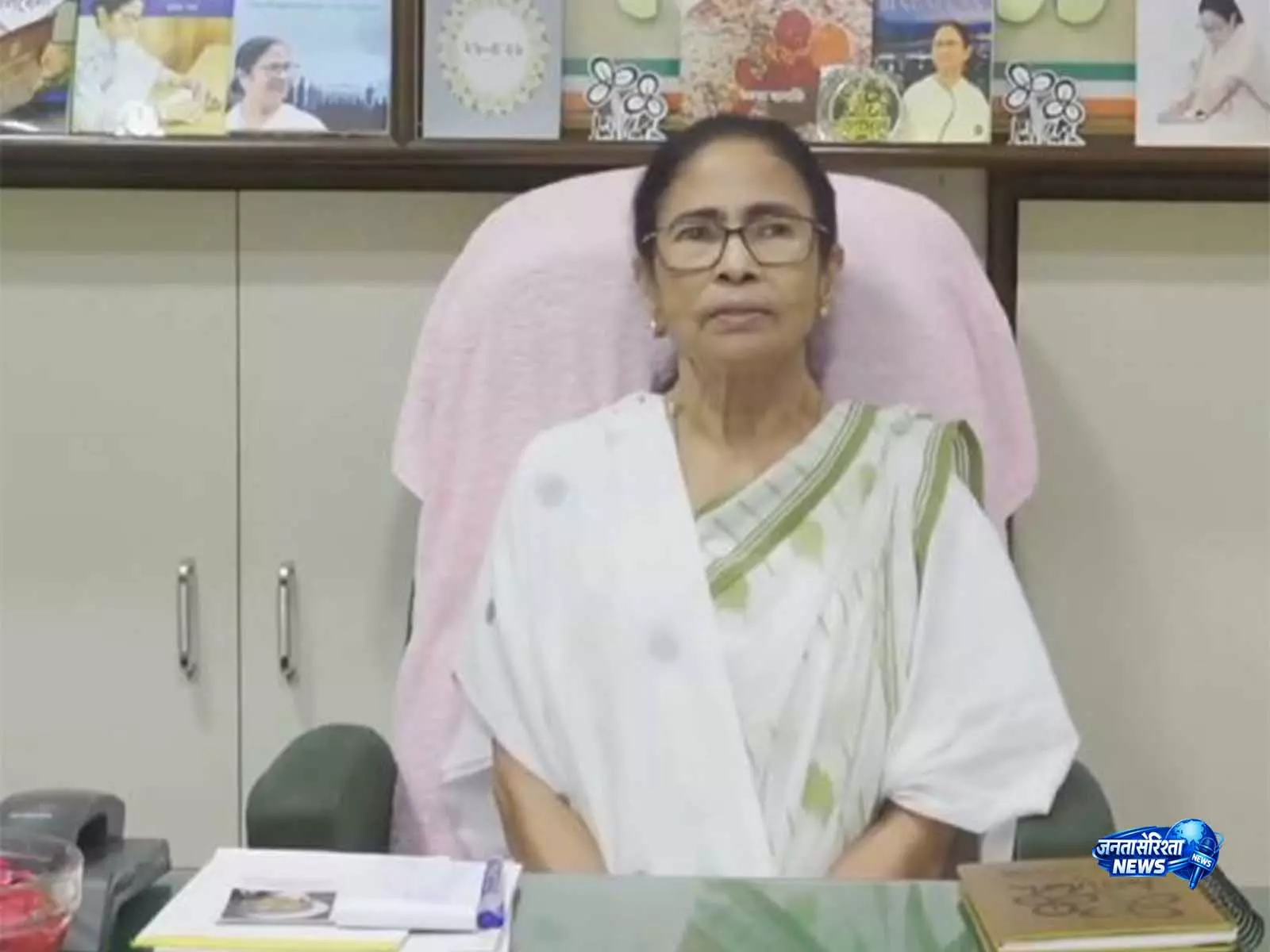 संवैधानिक संस्थाओं पर भड़काऊ बयानों को लेकर Mamata Banerjee के खिलाफ शिकायत दर्ज संवैधानिक संस्थाओं पर भड़काऊ बयानों को लेकर Mamata Banerjee के खिलाफ शिकायत दर्ज
