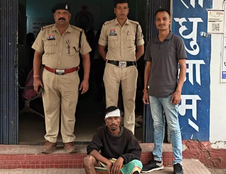 फरार गांजा तस्कर पत्थलगांव से गिरफ्तार, रायगढ़ पुलिस की कार्रवाई फरार गांजा तस्कर पत्थलगांव से गिरफ्तार, रायगढ़ पुलिस की कार्रवाई
