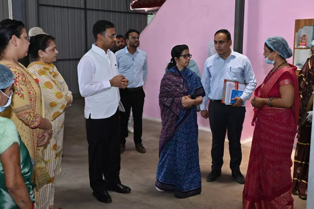 प्रमुख सचिव ने भाटागांव में पूरक पोषण आहार निर्माण केंद्र का किया औचक निरीक्षण प्रमुख सचिव ने भाटागांव में पूरक पोषण आहार निर्माण केंद्र का किया औचक निरीक्षण